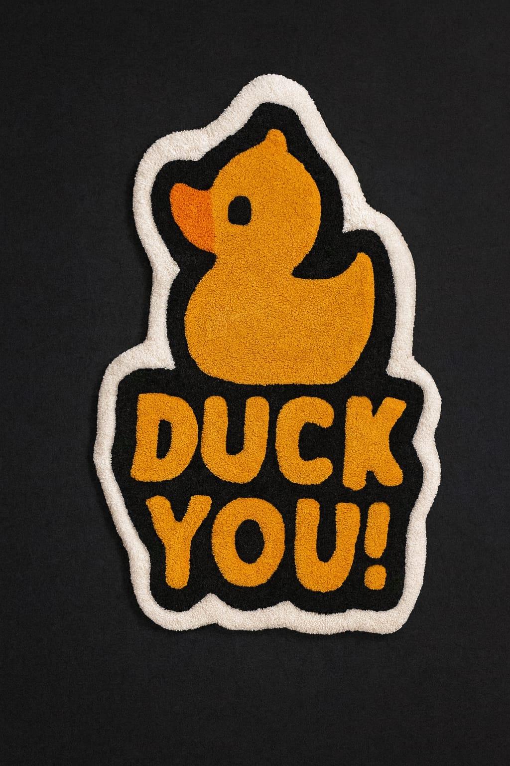 שטיח ברווז עם הכיתוב Duck You בעבודת יד