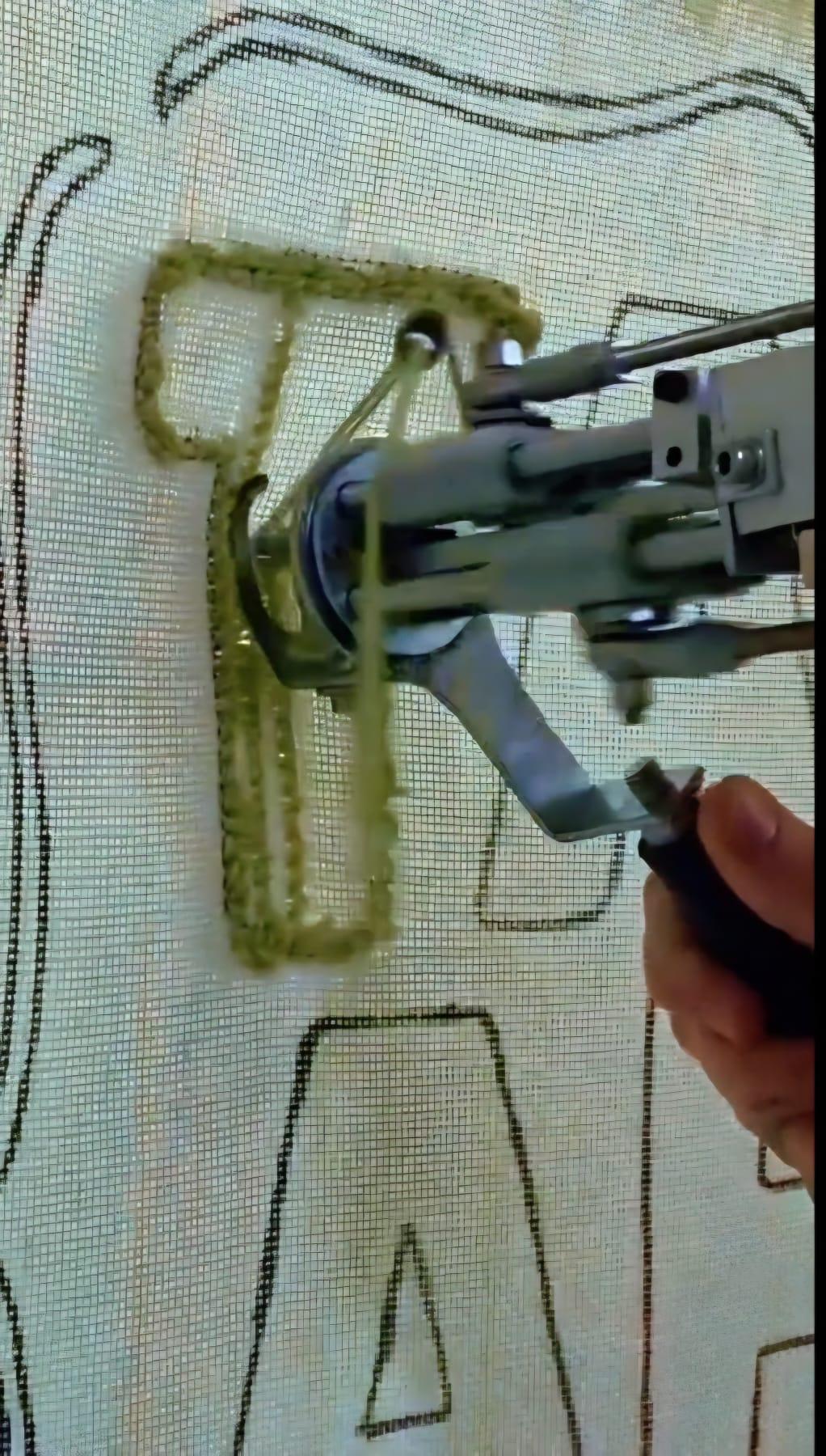 הכנת שטיח בעזרת אקדח טאפטינג